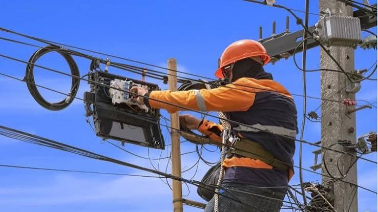 Transmission and distribution line installation